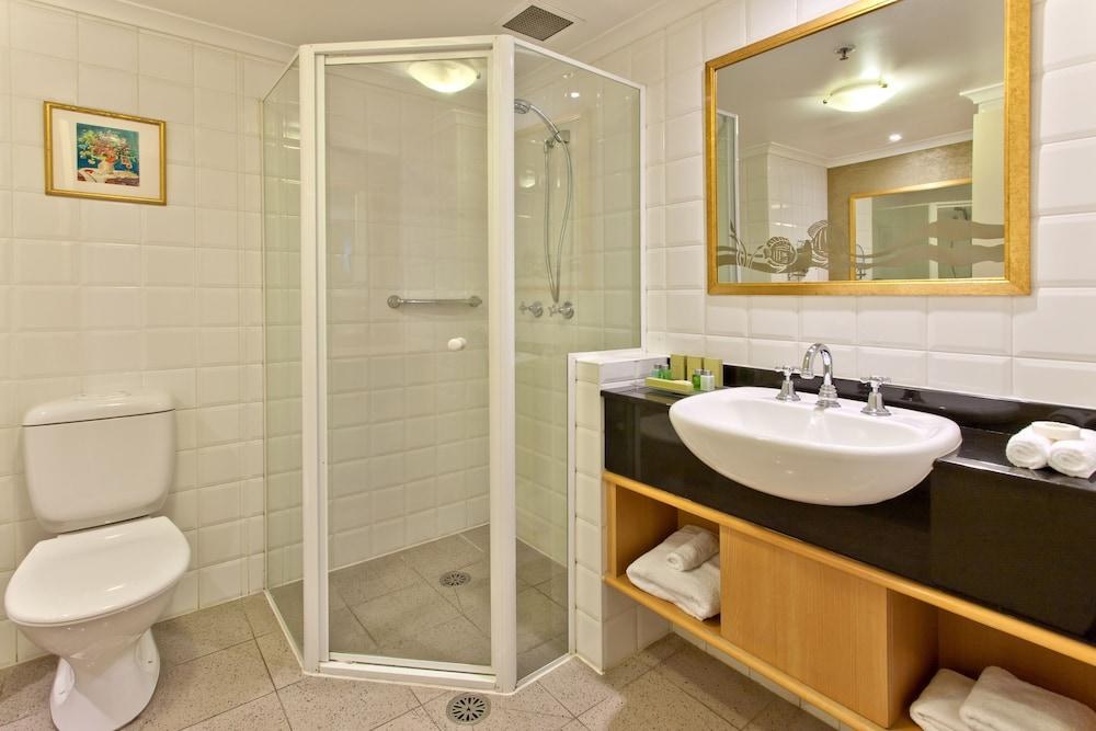 RADISSON HOTEL & SUITES photo 4