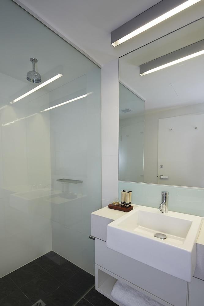 THE SEBEL APARTMENTS EAST PERT photo 3