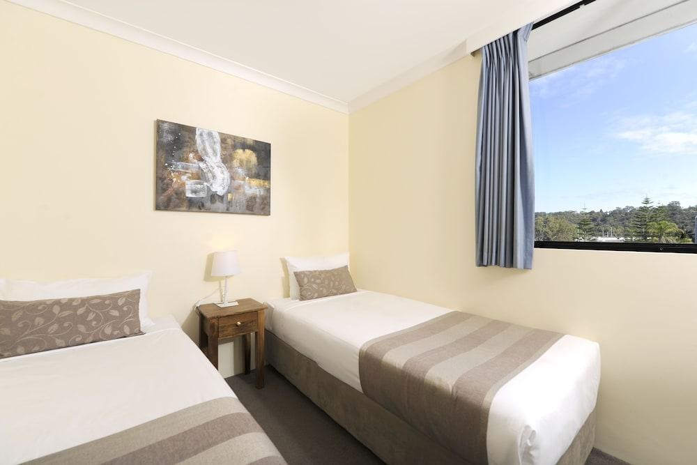 Lodestar Waterside Apartments photo 2