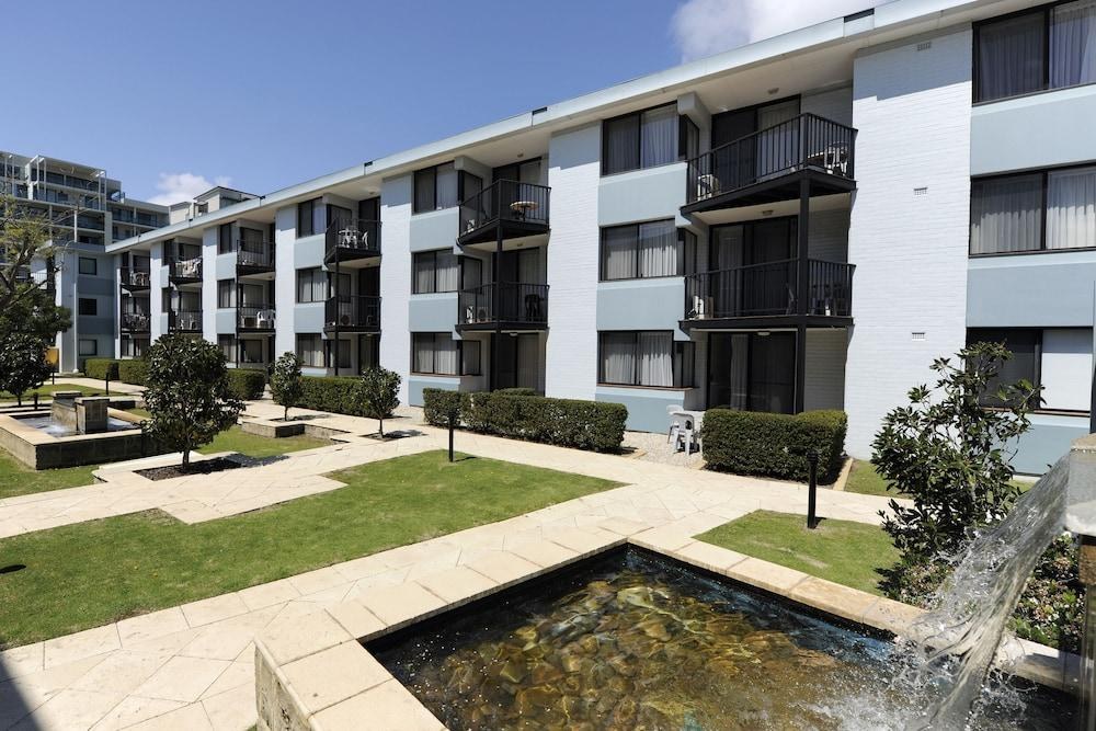Lodestar Waterside Apartments photo 3