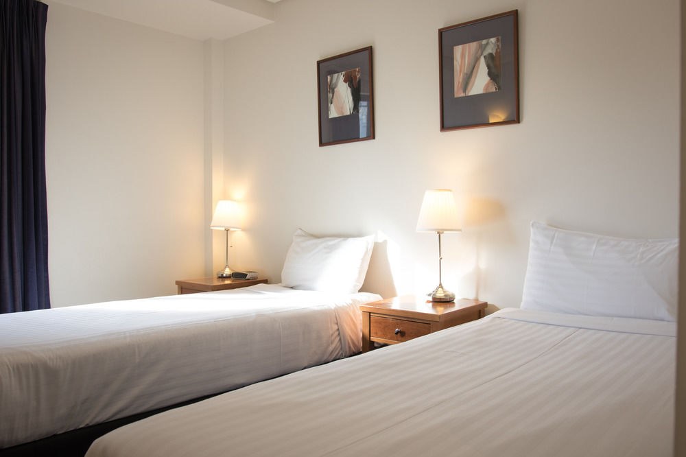 CAPITOL SQUARE HOTEL