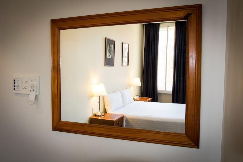 CAPITOL SQUARE HOTEL photo 2
