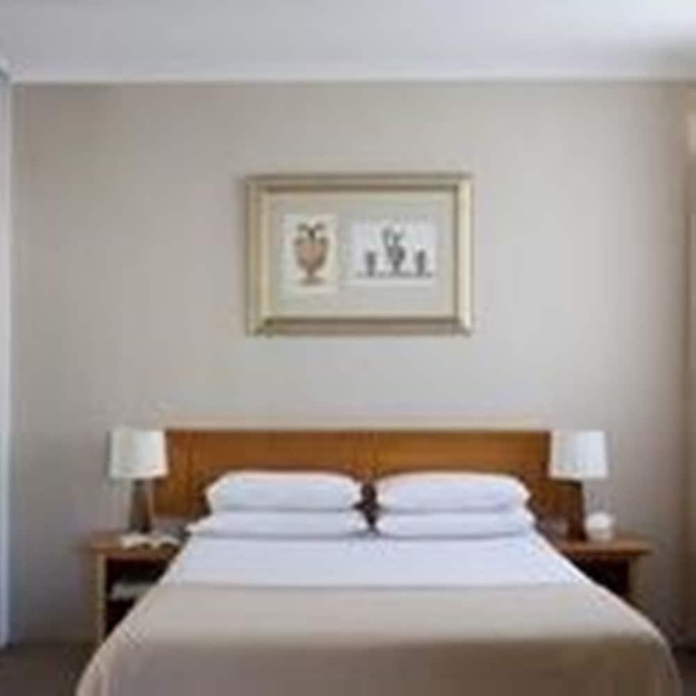 MONT CLARE BOUTIQUE APARTMENTS photo 2