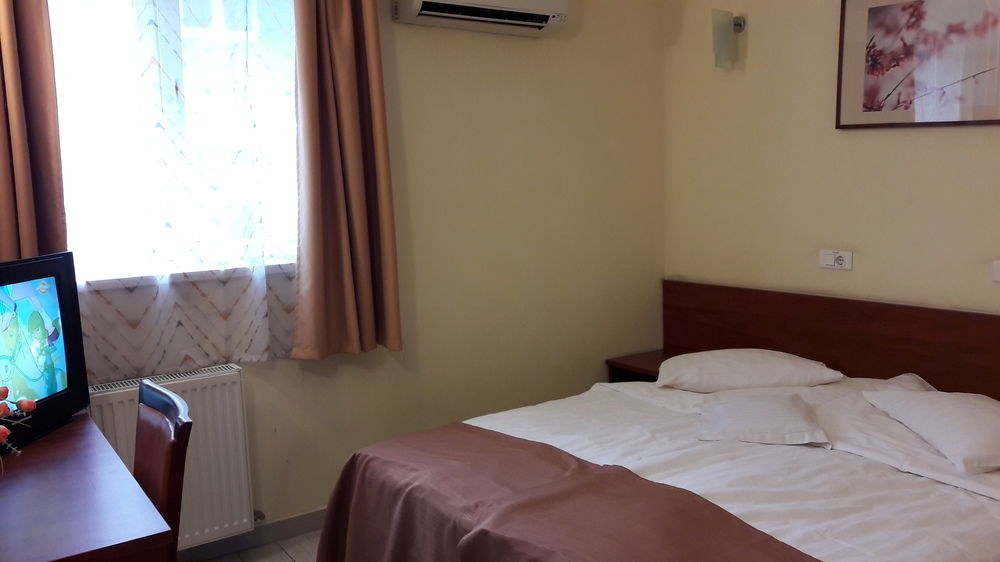 City Hotel Bucharest photo 4