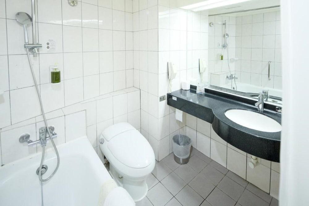 Cambridge Tainan Hotel photo 3