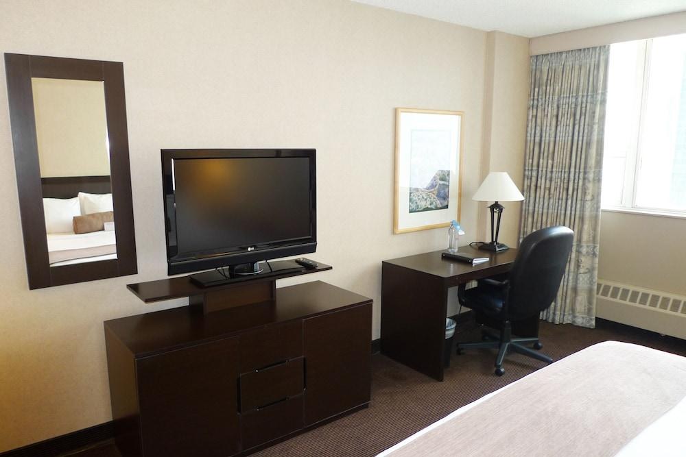 RAMADA PLAZA CALGARY DOWNTOWN photo 2