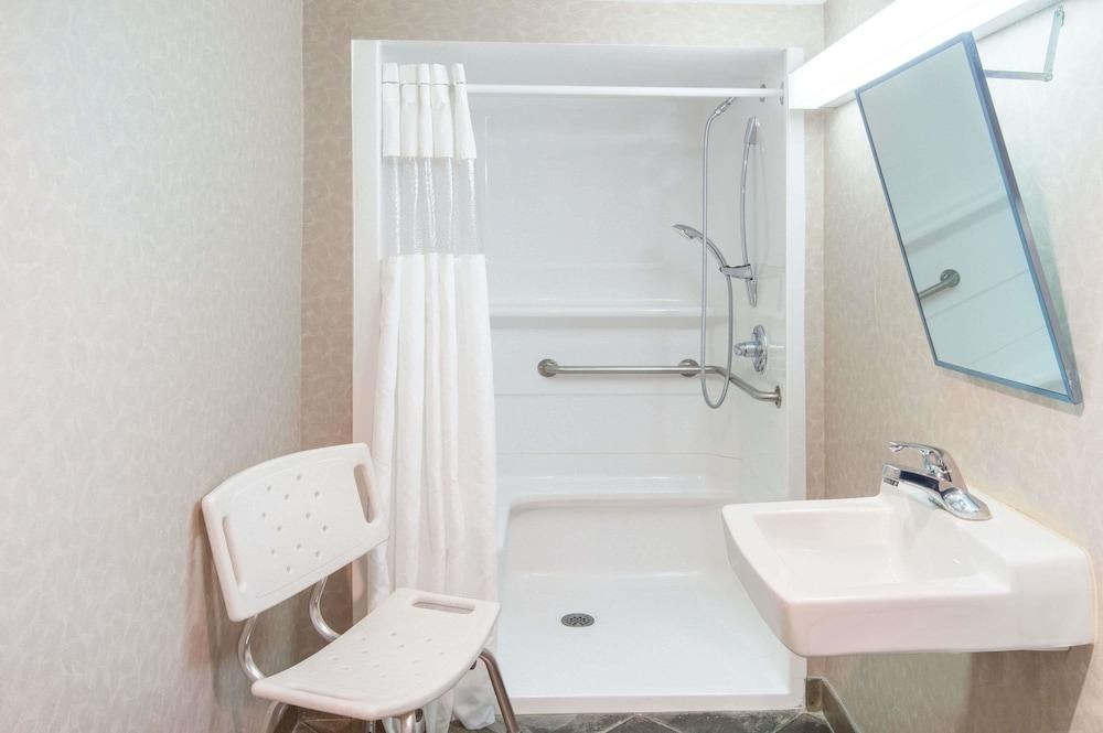RAMADA PLAZA CALGARY DOWNTOWN photo 3