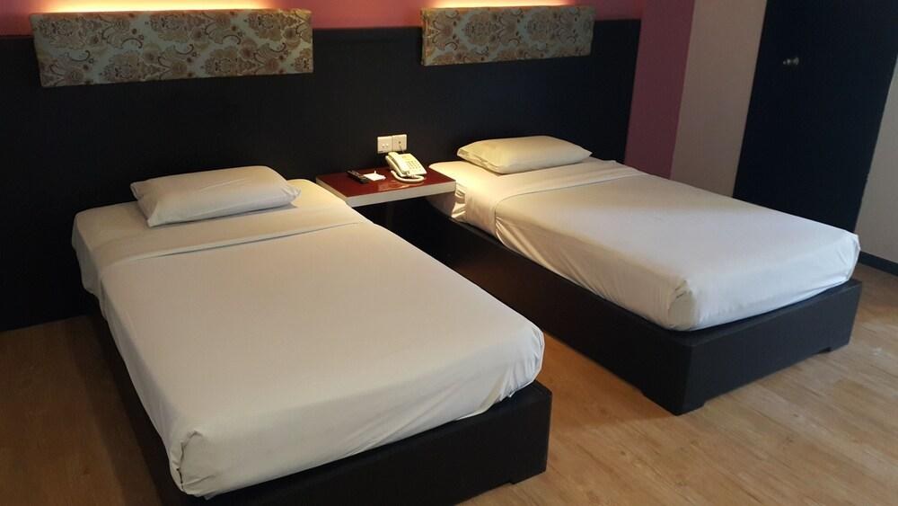 RED ROCK HOTEL photo 2