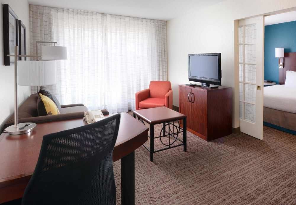 Sonesta ES Suites Dallas Medical Market Center photo 2