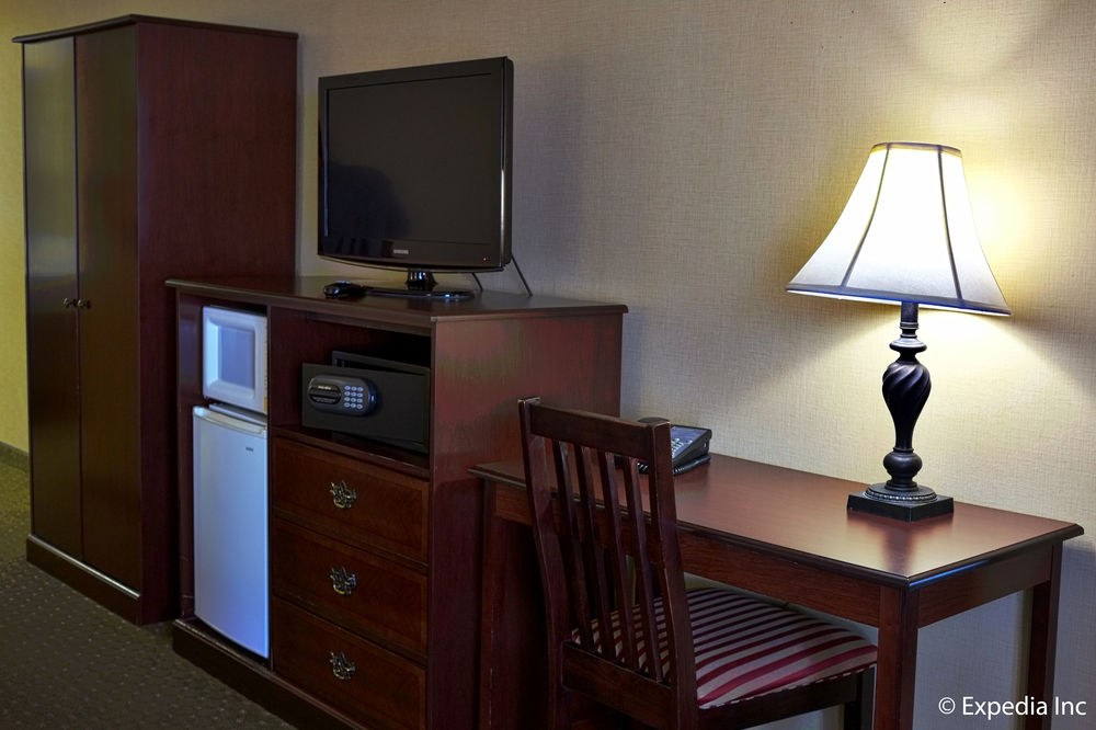 CAMELOT INN AND SUITES