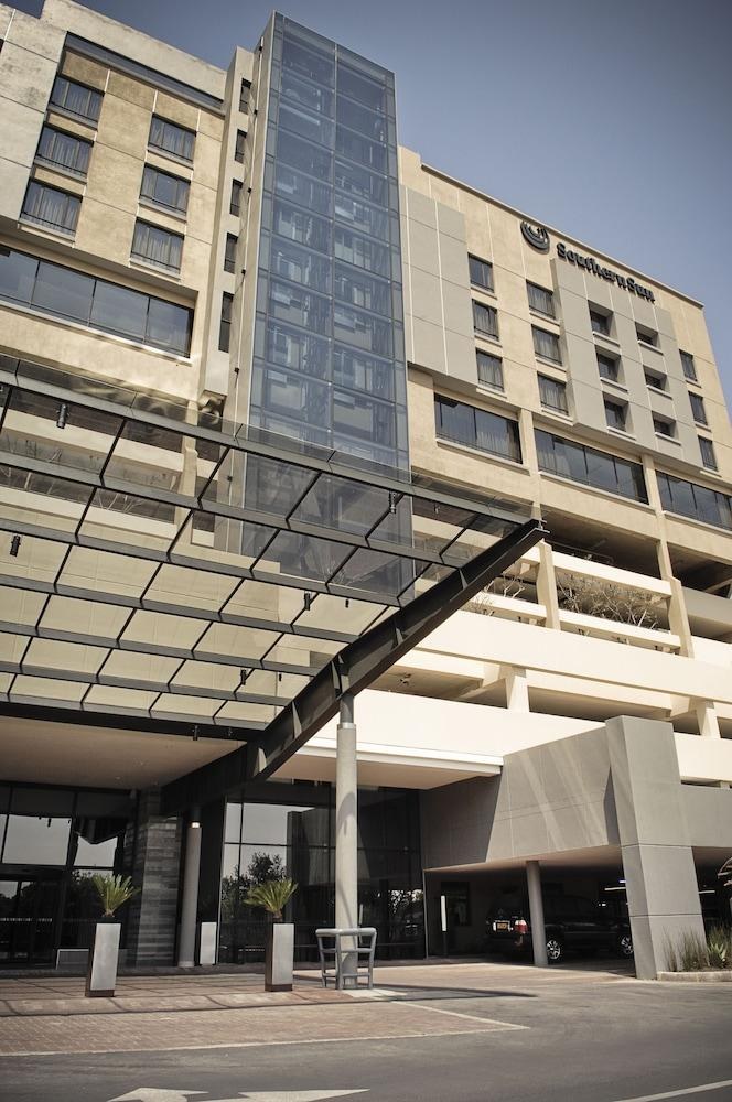 SOUTHERN SUN HYDE PARK photo 4