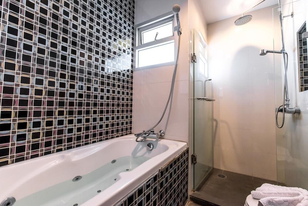 Sarasinee All Suites photo 2