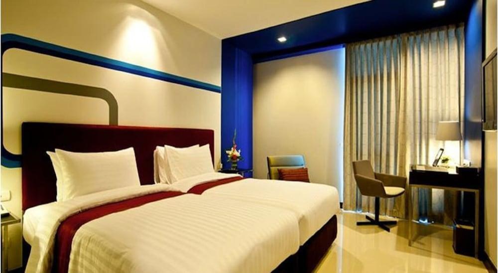 FX HOTEL METROLINK MAKKASAN photo 2