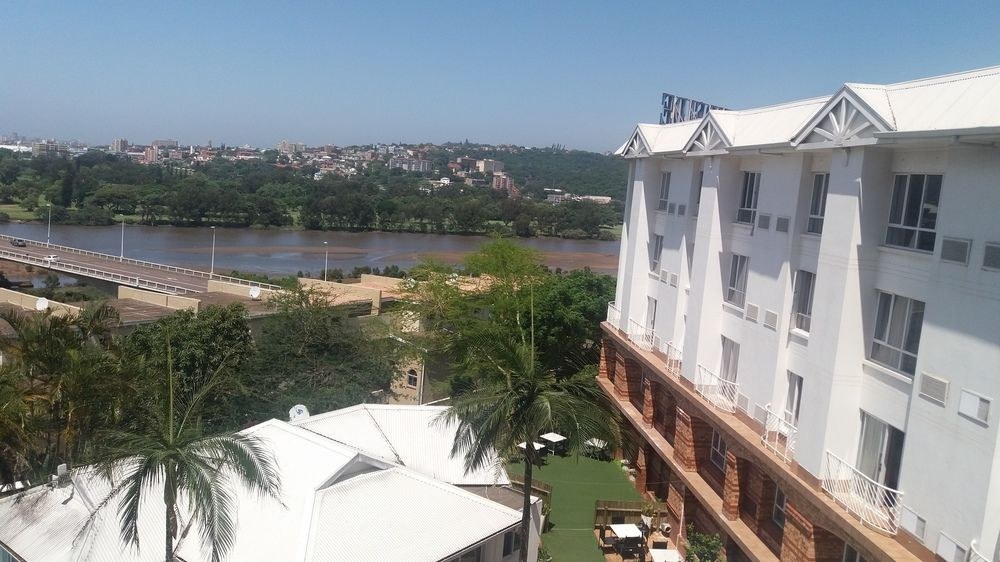 Riverside Hotel