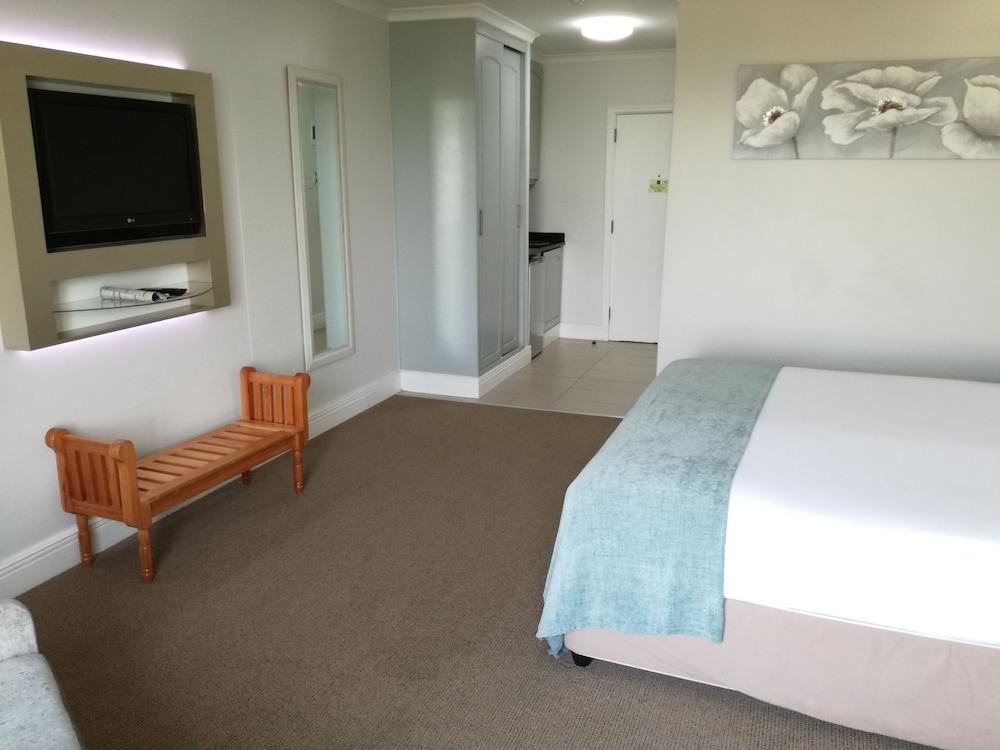 Riverside Hotel photo 2