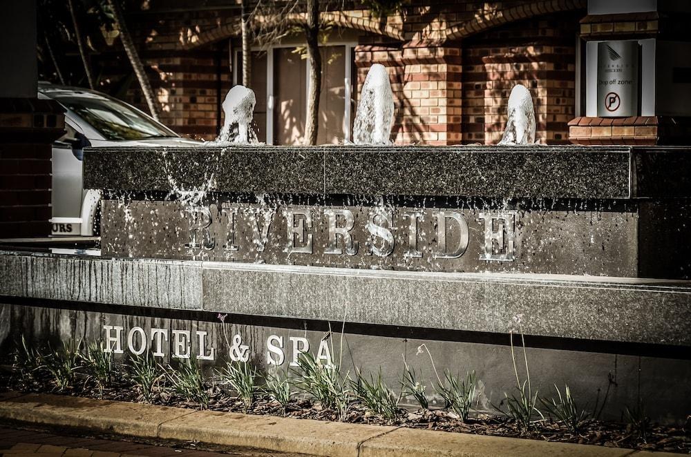 Riverside Hotel photo 3