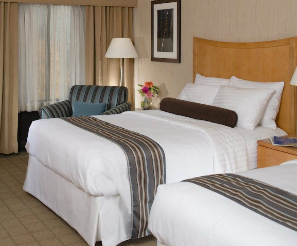 HOLIDAY INN HOTEL & SUITES ALE