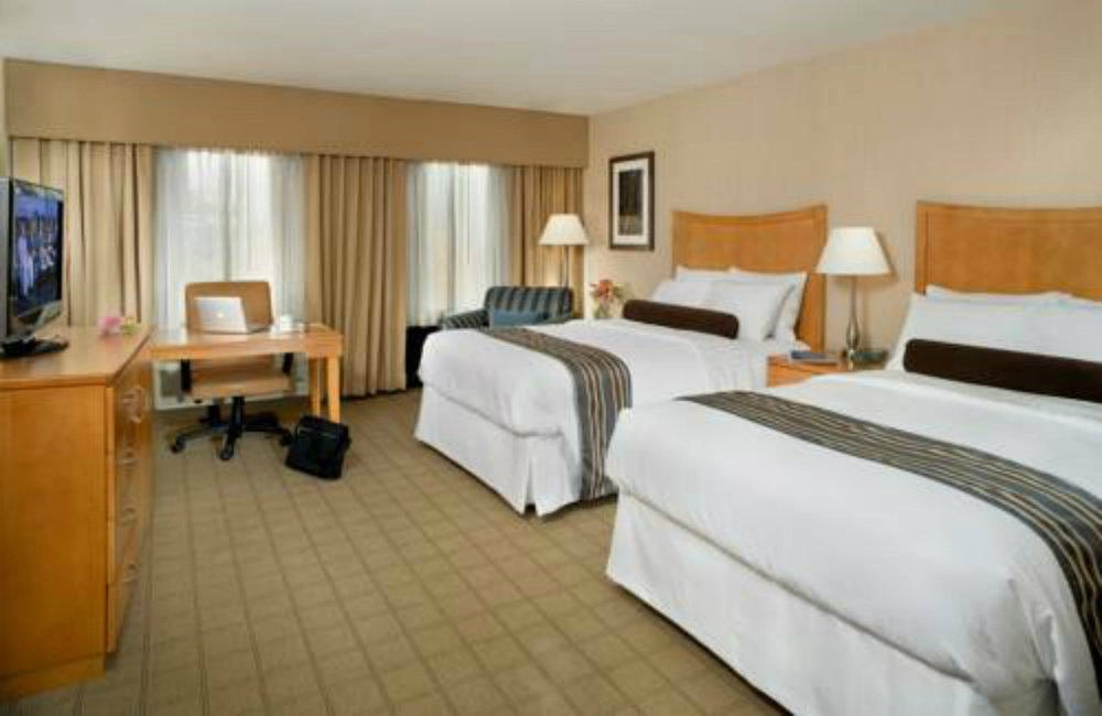 HOLIDAY INN HOTEL & SUITES ALE photo 1