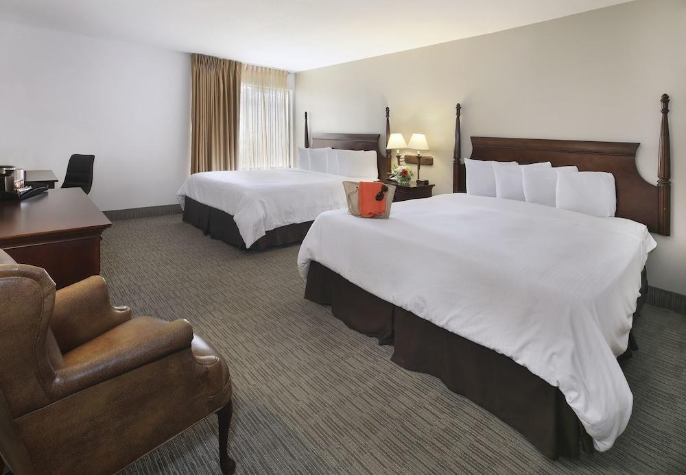 ANAHEIM HOTEL (FORMERLY ANAHEI photo 2