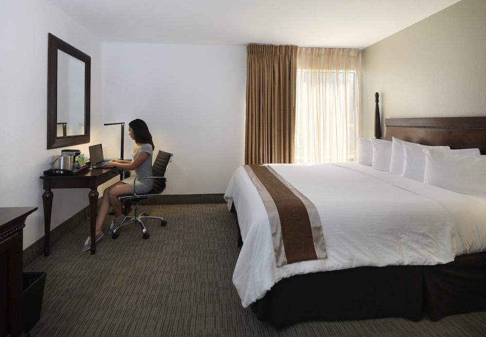 ANAHEIM HOTEL (FORMERLY ANAHEI photo 3