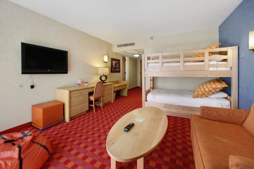 HOWARD JOHNSON PLAZA HOTEL ANAHEIM RESORT photo 1