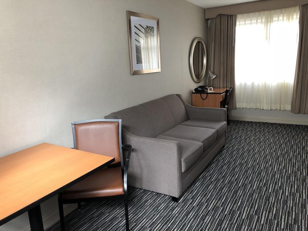CITY CENTER INN & SUITES photo 3