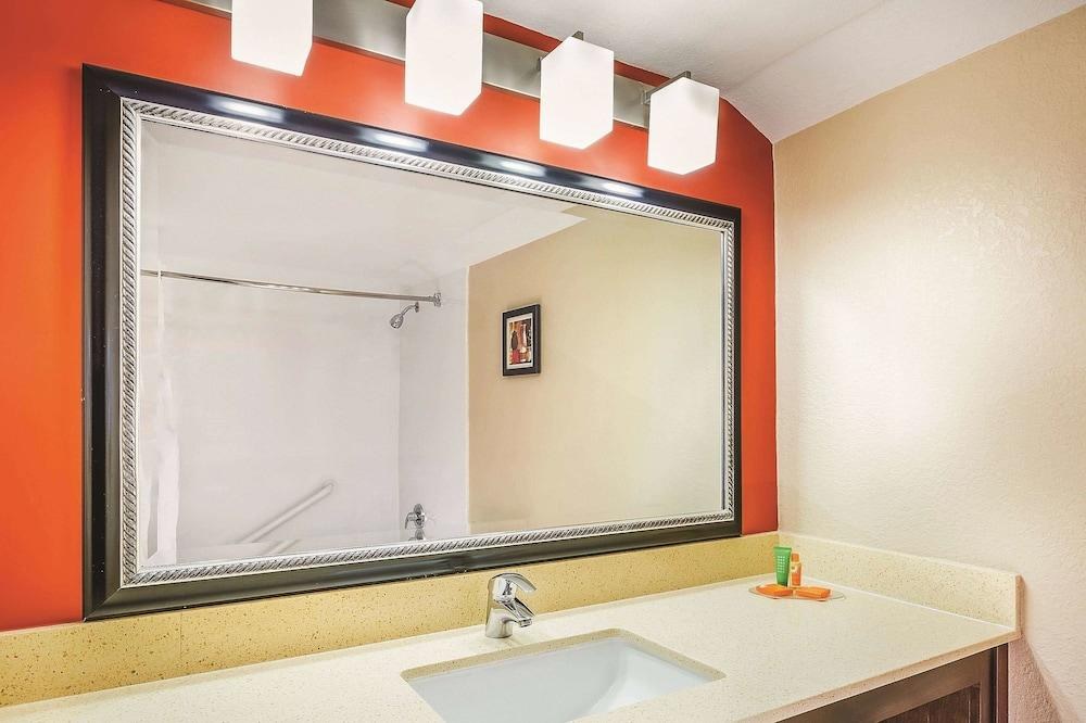 LA QUINTA INN OLD TOWN photo 2
