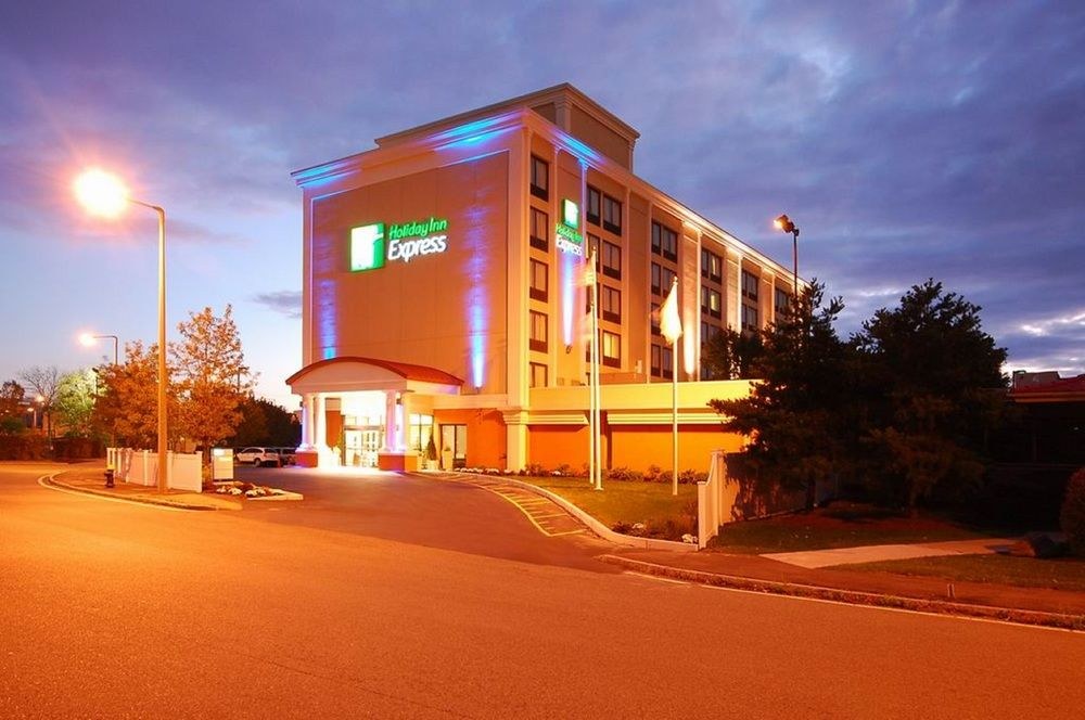 HOLIDAY INN EXPRESS BOSTON