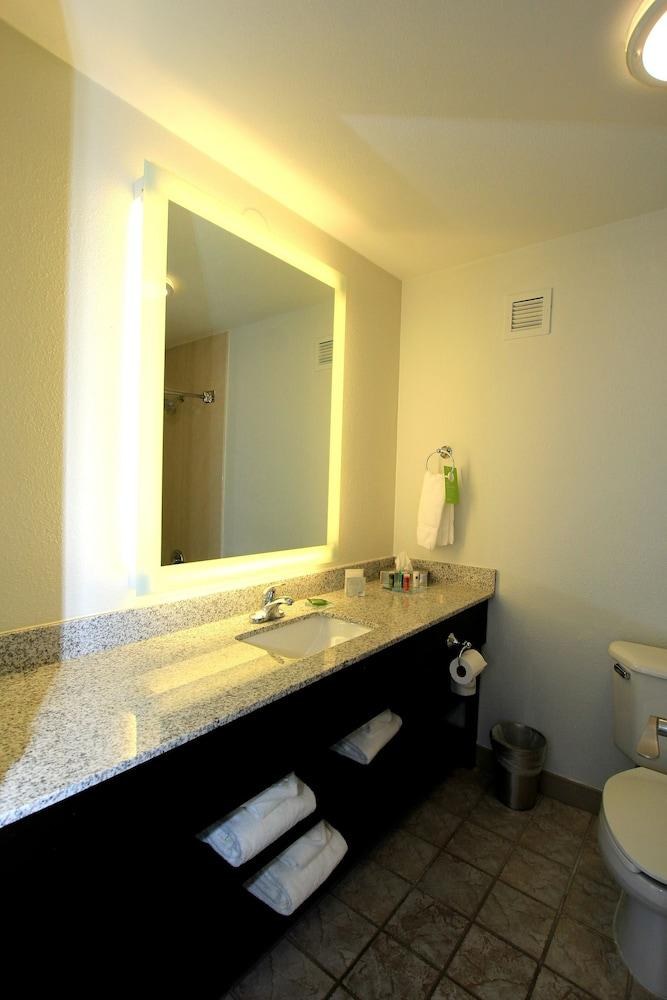 RADISSON HOTEL DENVER CENTRAL( FORMER RAMADA PLAZA DENVER CENTRAL) photo 4