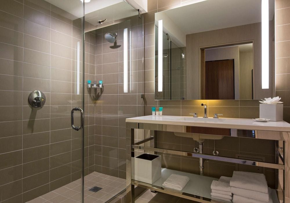 HYATT REGENCY MCCORMICK PLACE photo 2