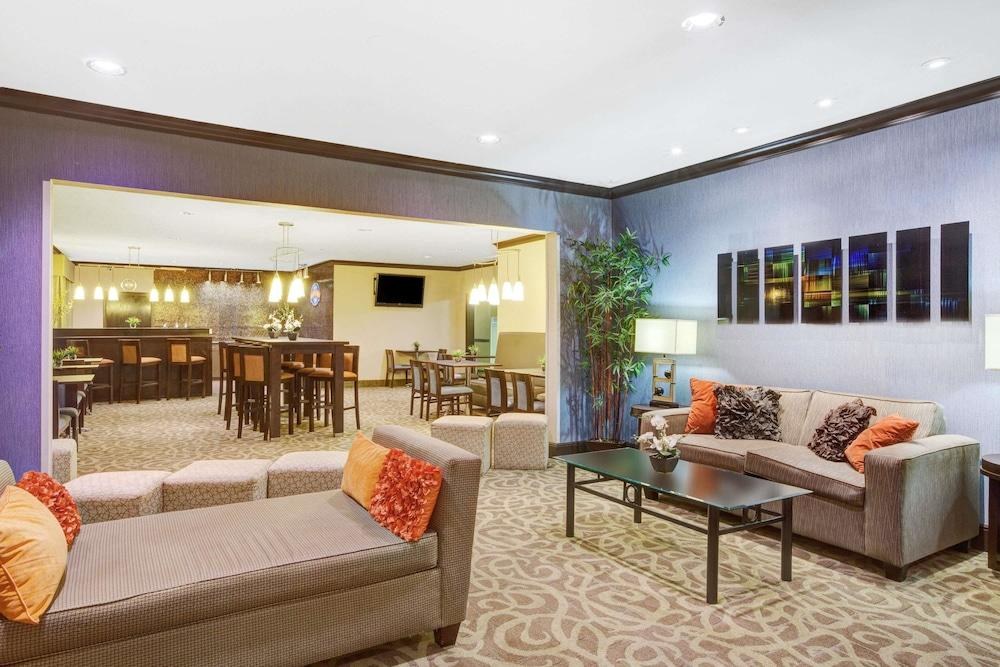 Baymont Inn and Suites Dallas Love Field photo 3
