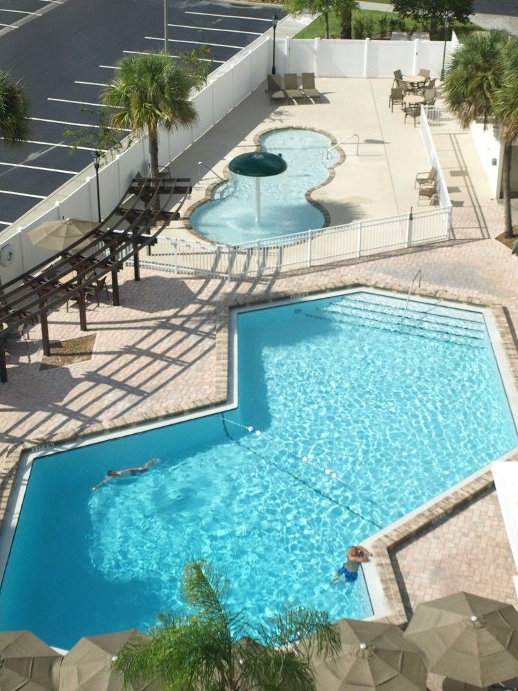 Holiday Inn & Suites Across From Universal Orlando by IHG photo 1