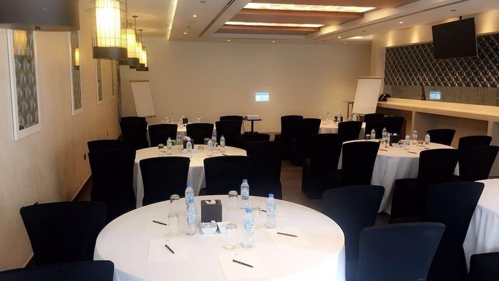 DoubleTree by Hilton Hotel & Residences Dubai Al Barsha photo 2