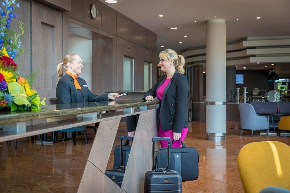MALDRON BELFAST INTL AIRPORT photo 3
