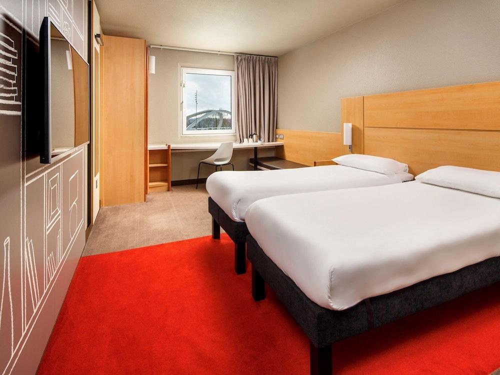 IBIS LONDON WEMBLEY photo 4
