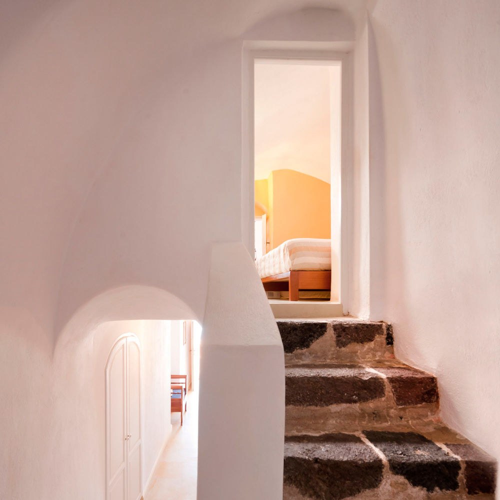 NEFELES LUXURY SUITES