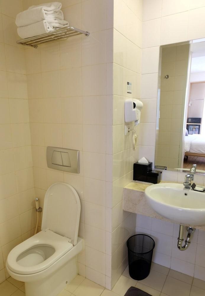 HOTEL NEO MELAWAI photo 4