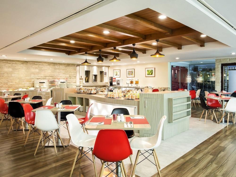 IBIS JAKARTA TAMARIN photo 2