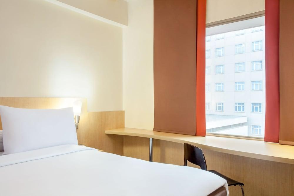 IBIS JAKARTA TAMARIN photo 3