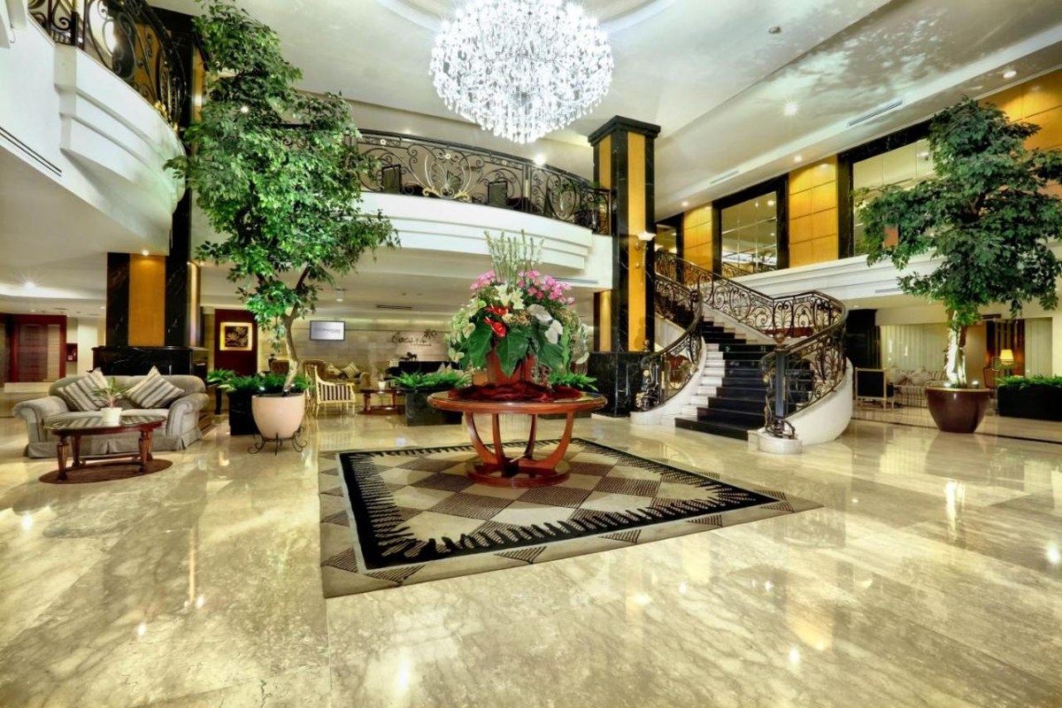 ASTON TROPICANA