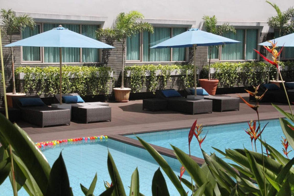 ASTON TROPICANA photo 2