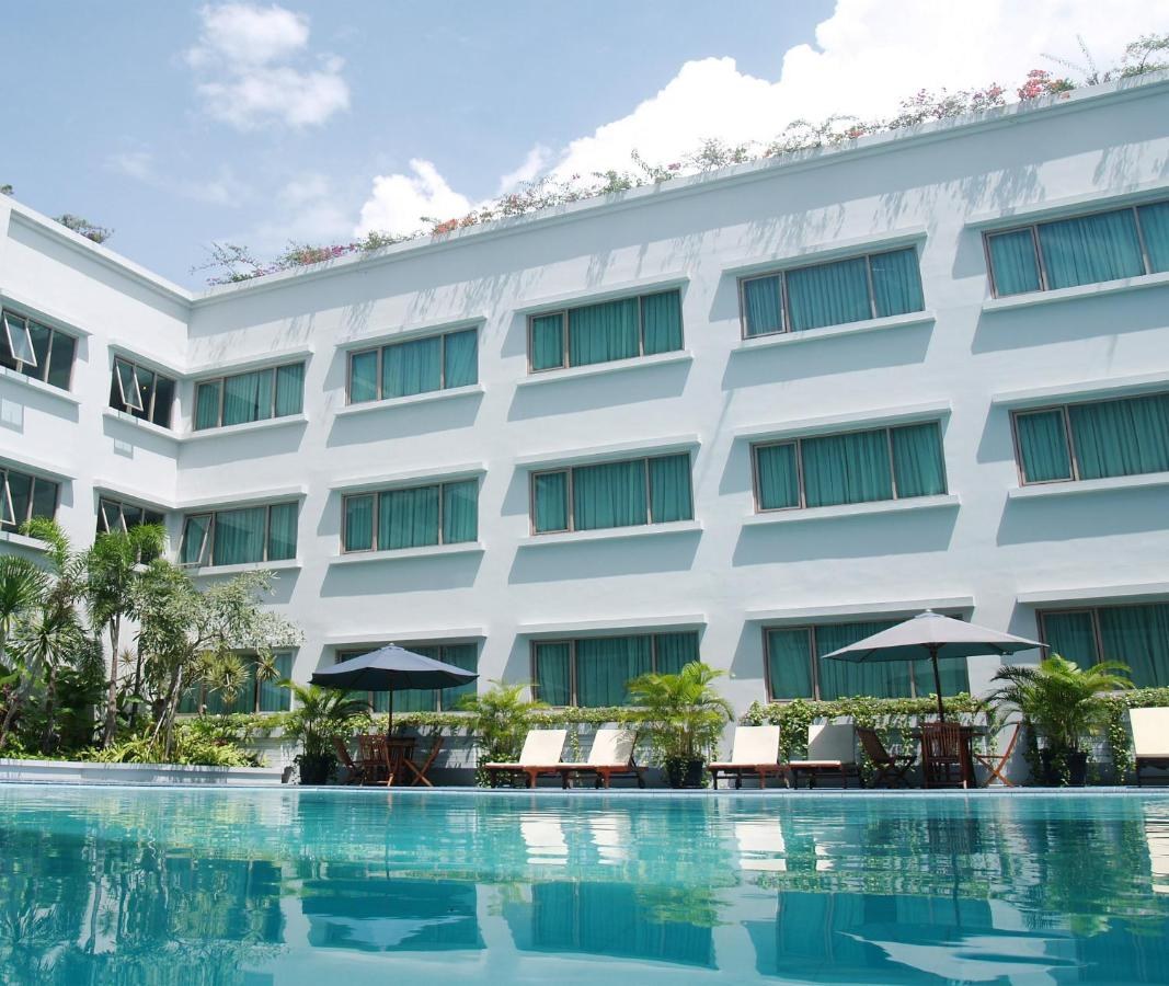 ASTON TROPICANA photo 4