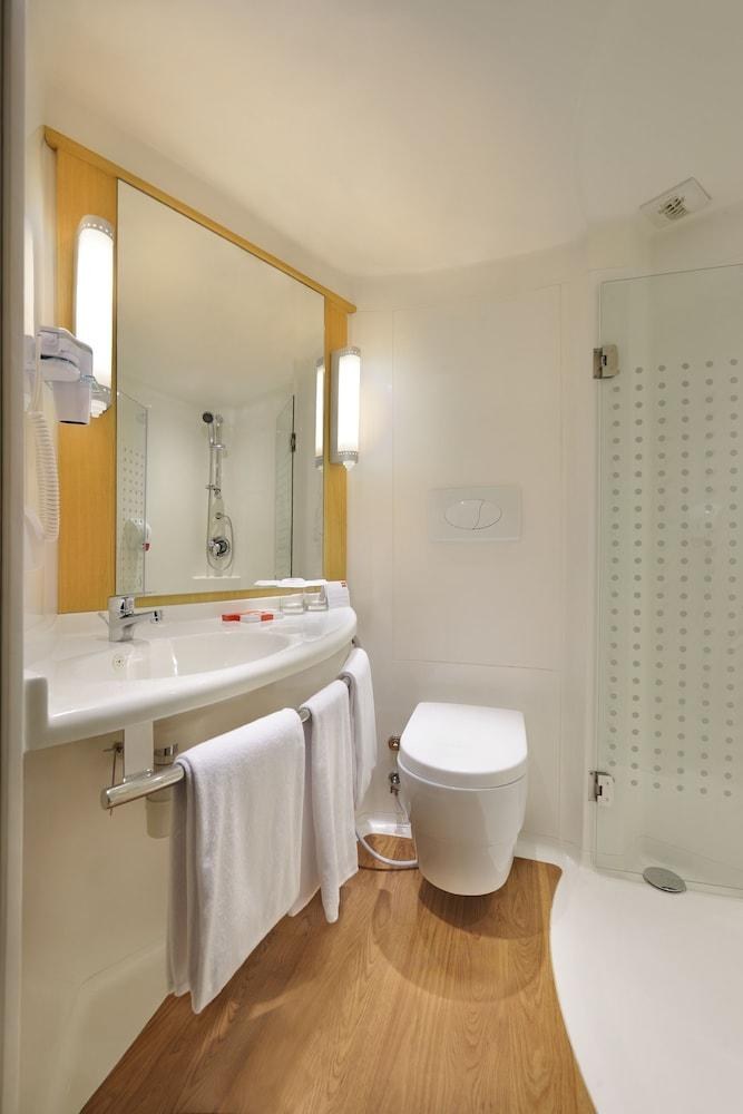 IBIS BALI KUTA photo 2