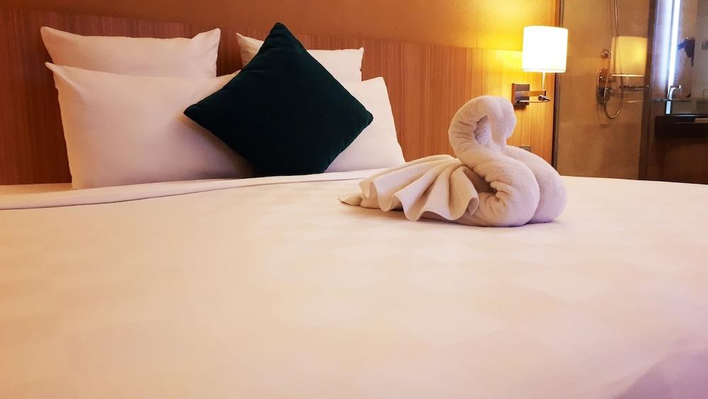 NOVOTEL SURABAYA photo 2