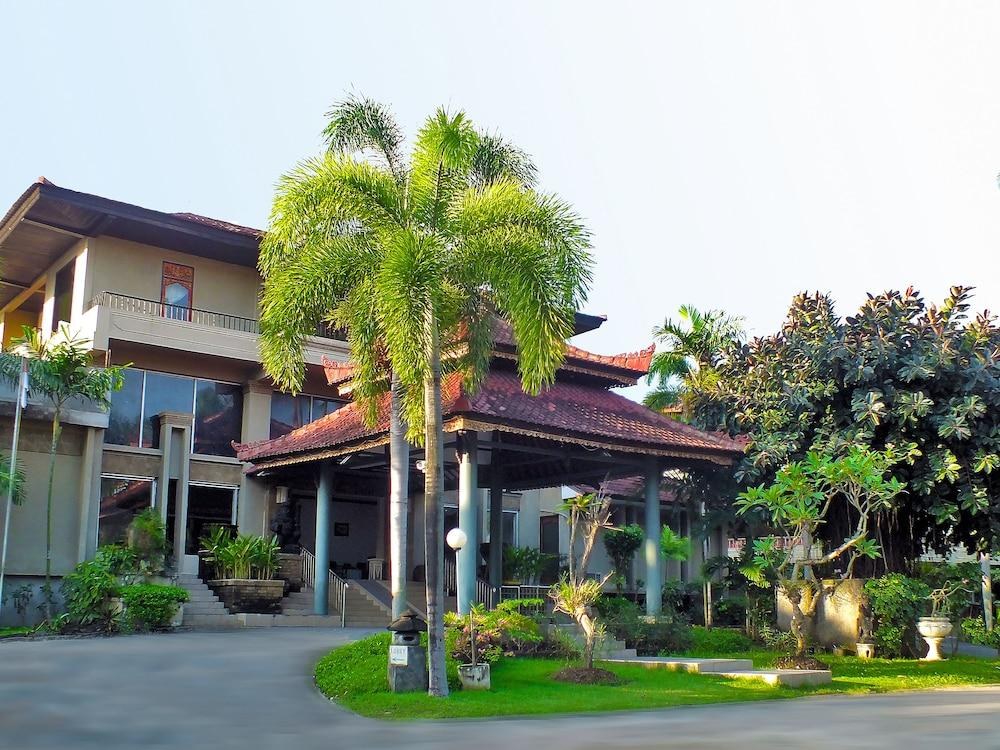 PALM BEACH HOTEL