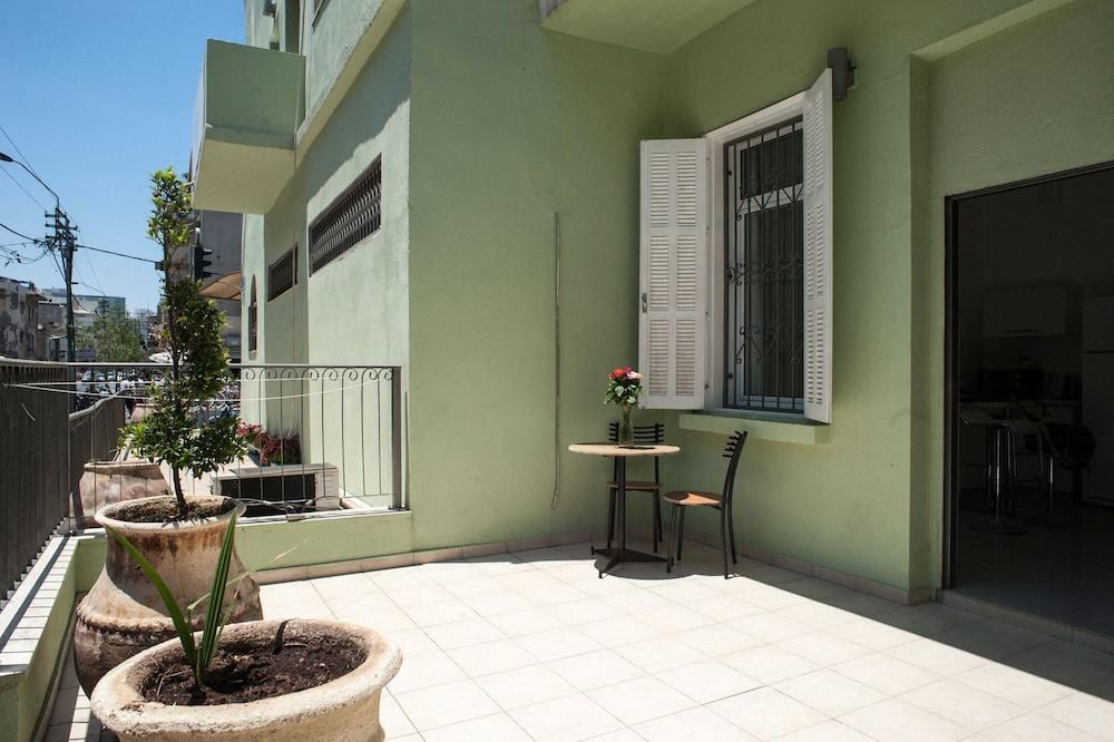 LIBER SEASHORE SUITES