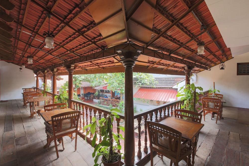 ROSSITTA WOOD CASTLE(COCHIN-IN photo 3