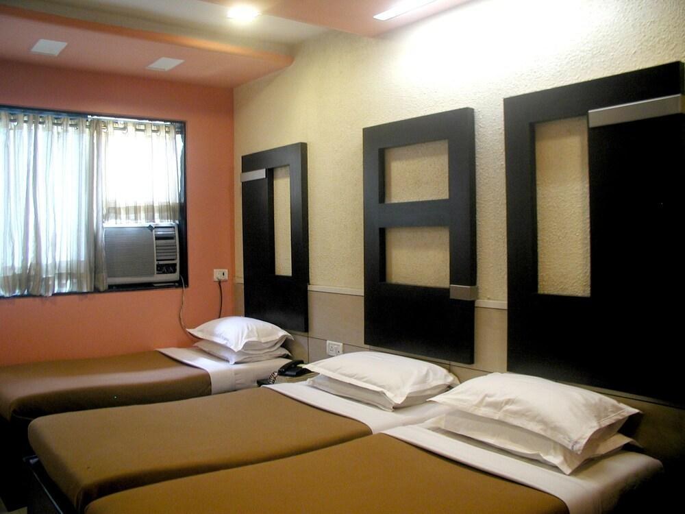 HOTEL SUPREME photo 3