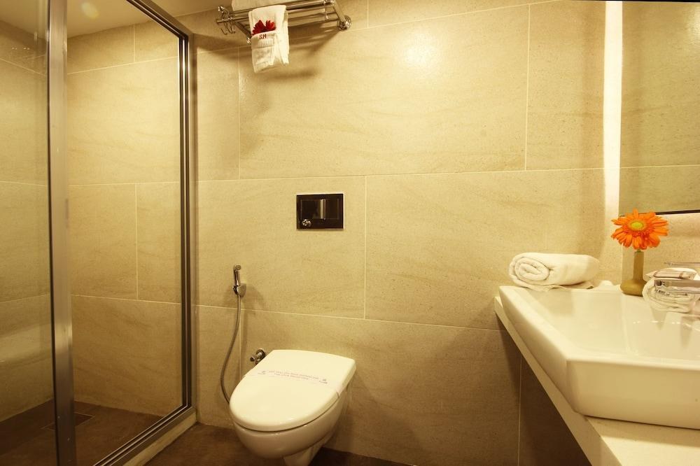 HOTEL SUPREME photo 4