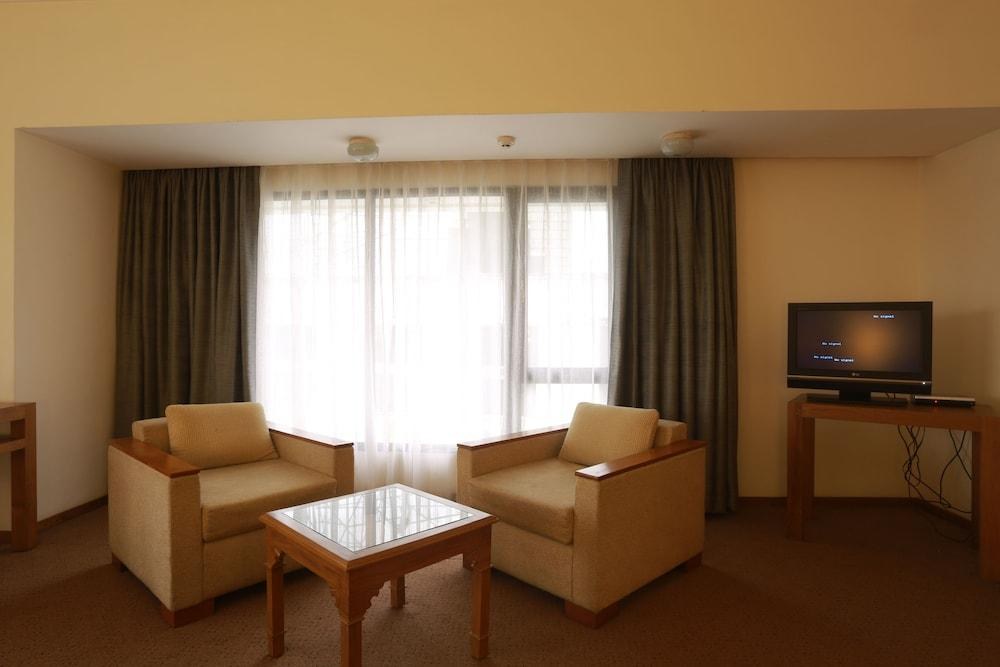 THE AVENUE REGENT photo 2